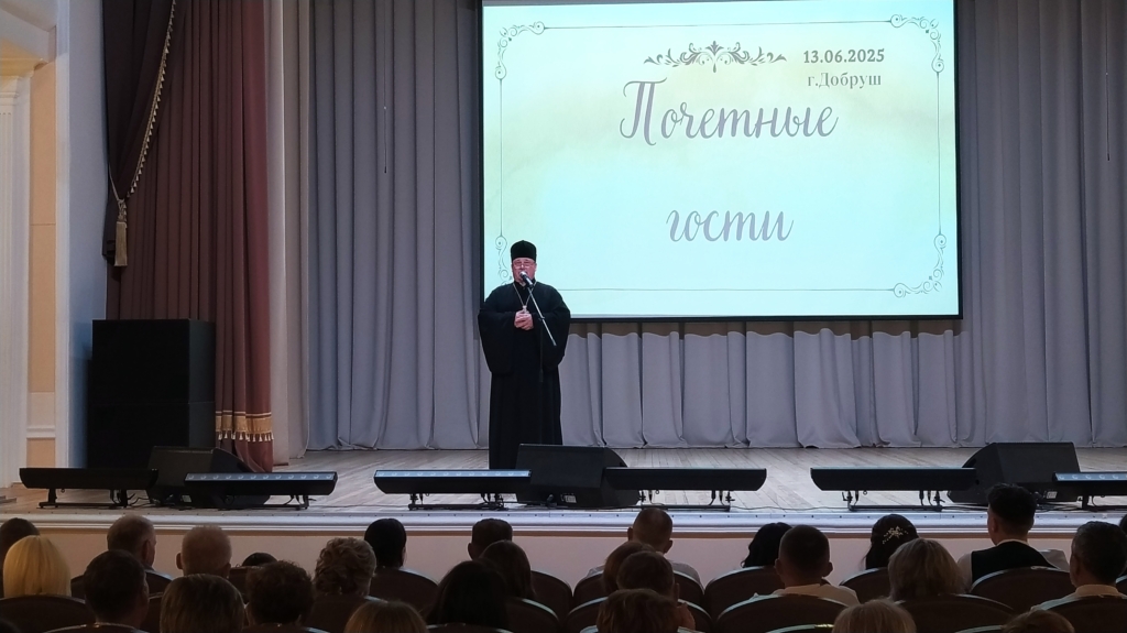 Священнослужитель напутствовал выпускников